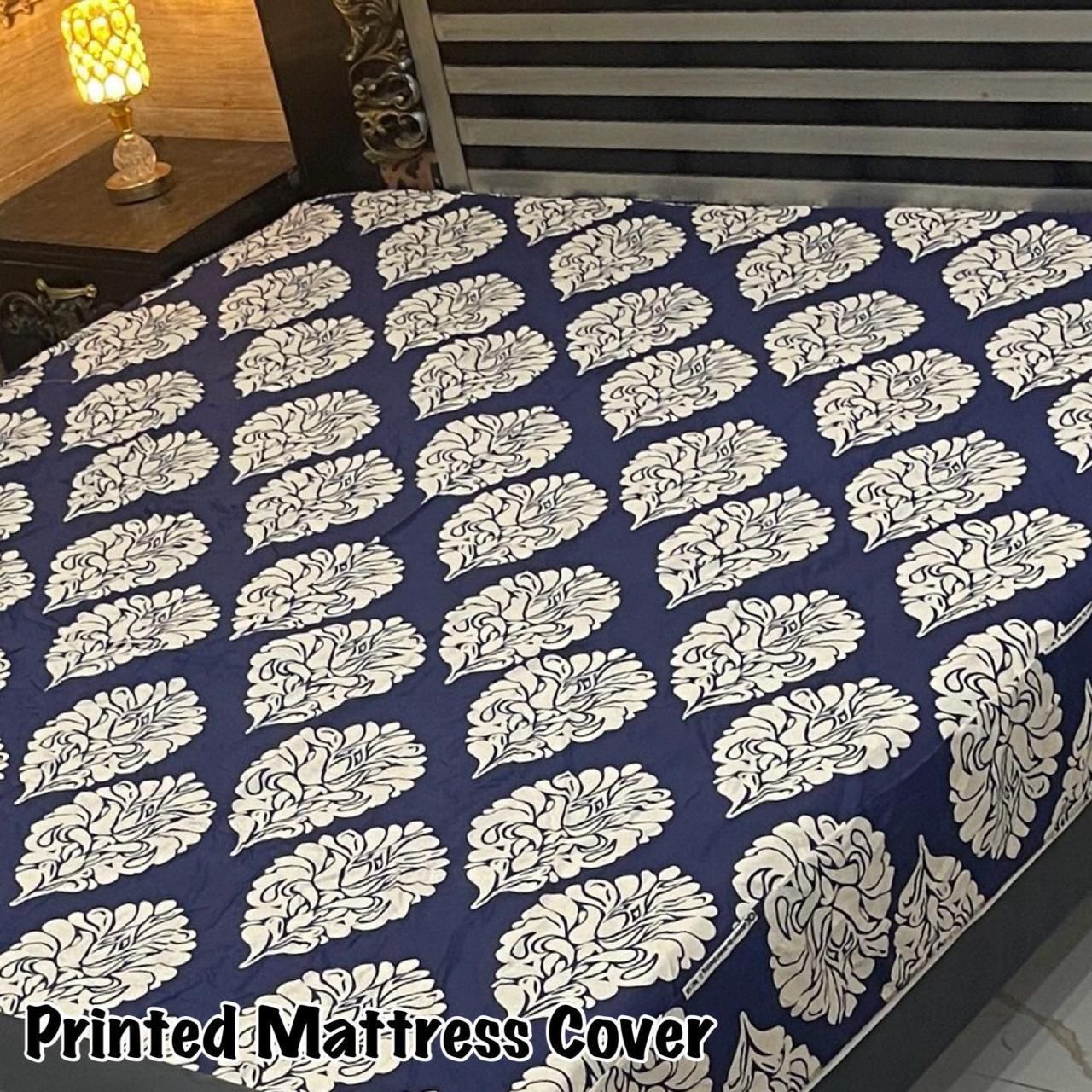 Fitted printed waterproof mattress protector