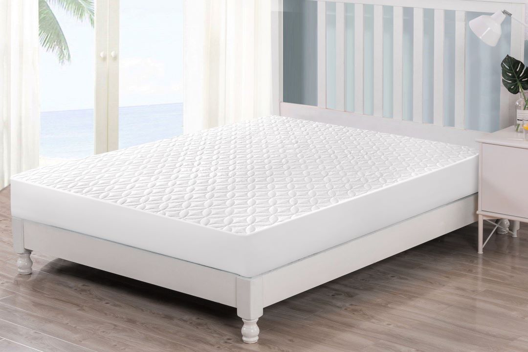 Quilted ultrasonic waterproof mattress protector