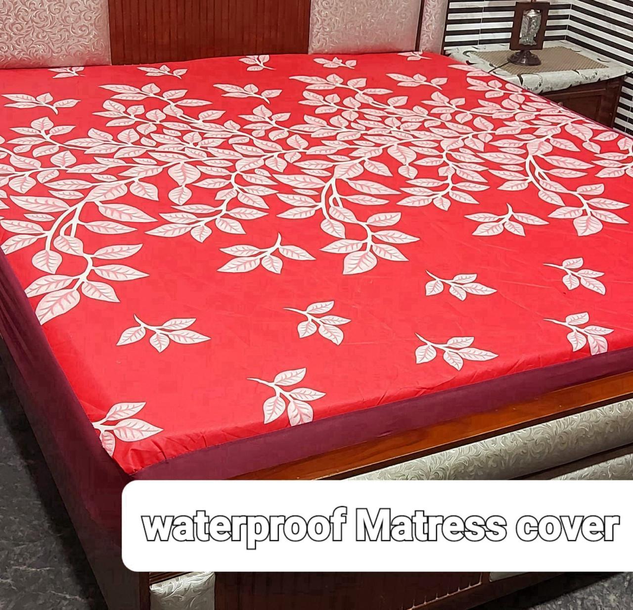 Fitted printed waterproof mattress protector