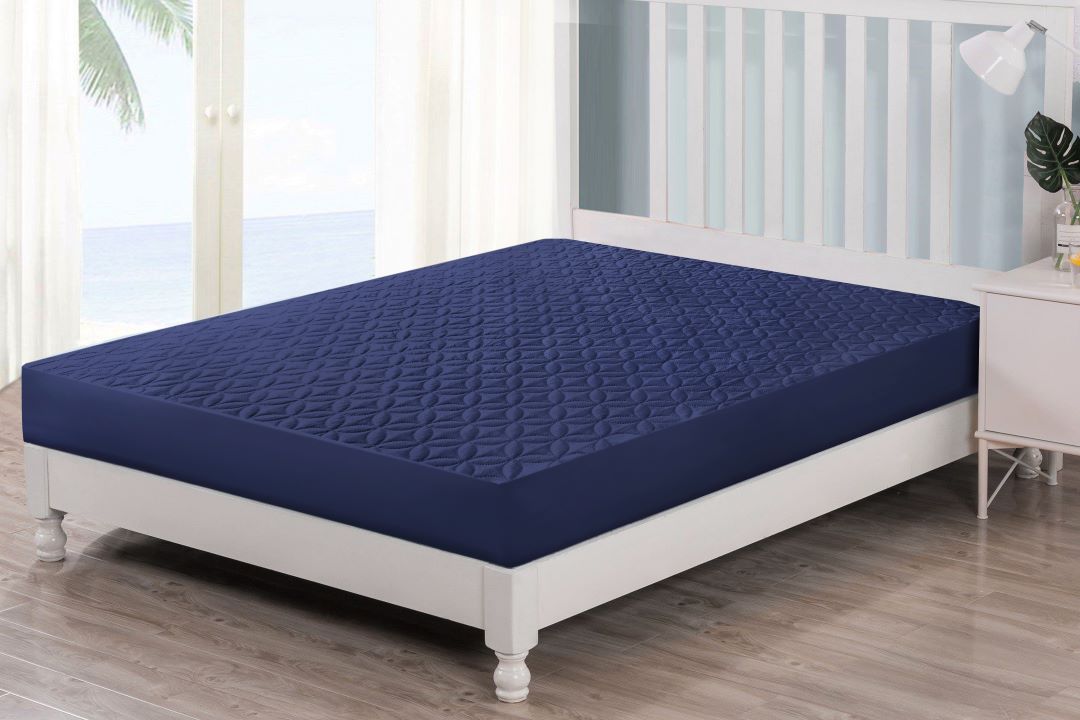 Quilted ultrasonic waterproof mattress protector