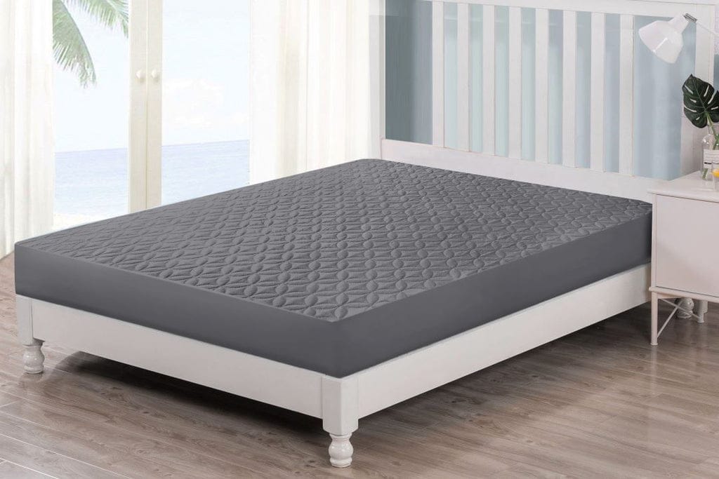 Quilted ultrasonic waterproof mattress protector