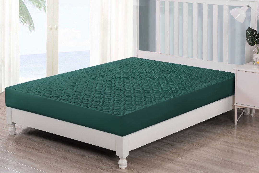 Quilted ultrasonic waterproof mattress protector